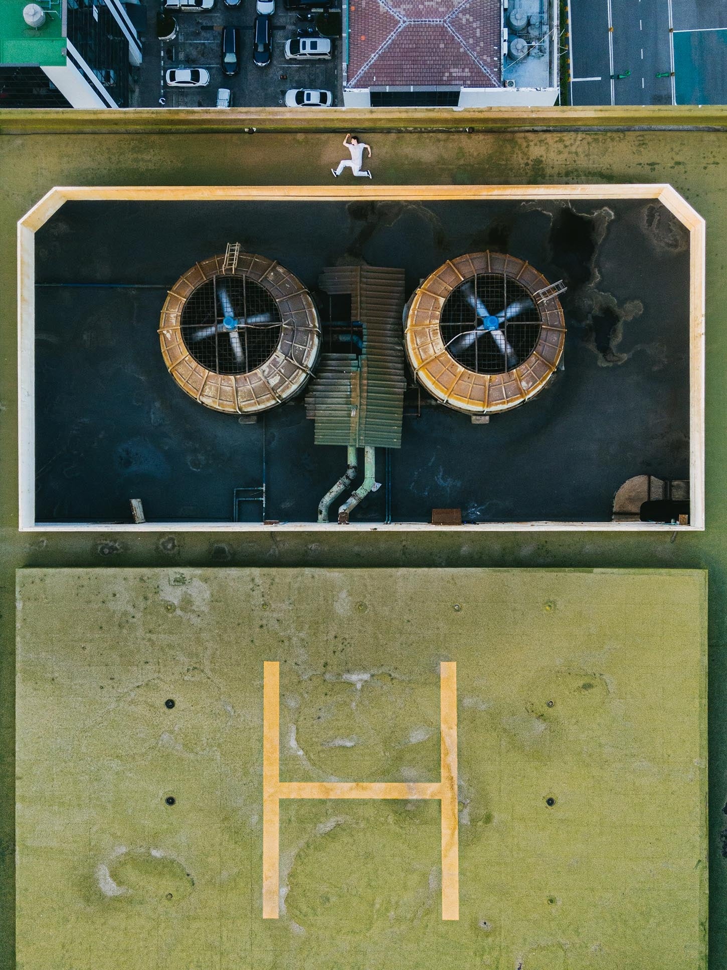 パルクールアーティストZENによる、身体表現と共に都市の表情を切り取る写真アート作品