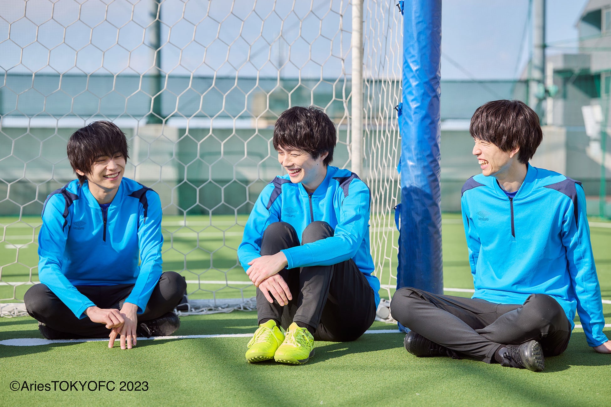▲公開稽古で感じた、サッカーの楽しさや魅力について語る、主演俳優。 (写真:左=千切豹馬役の佐伯亮さん、中央=蜂楽 廻役の佐藤信長さん、左=潔 世一役の竹中凌平さん)