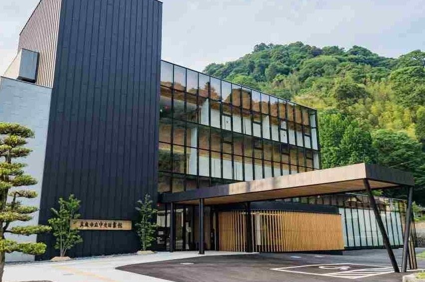 真庭市立中央図書館