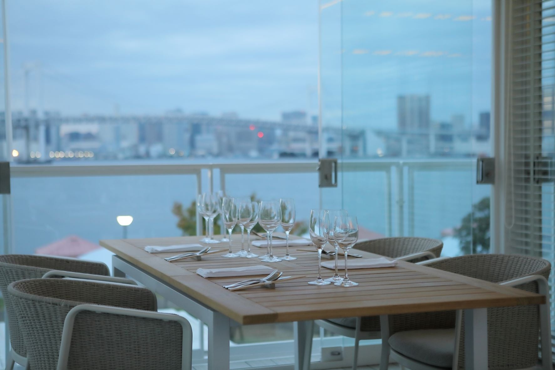 2Fレストラン_TABLEルーム