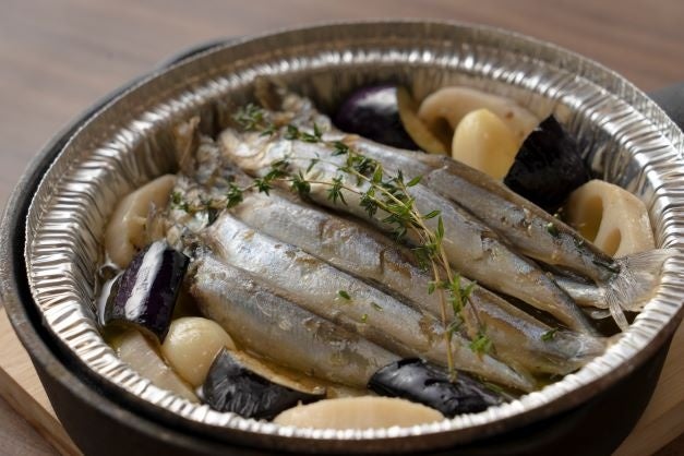 カペリンのアヒージョ（カラフトシシャモ）