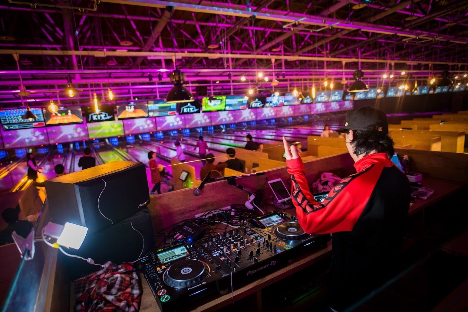 「スーパーディスコボウル」が復活！音楽とボウリングの融合イベント「キスケソニック」が愛媛で開催。週替わりの音楽ジャンルとストライクチャレンジ、オリジナルカクテルも登場。