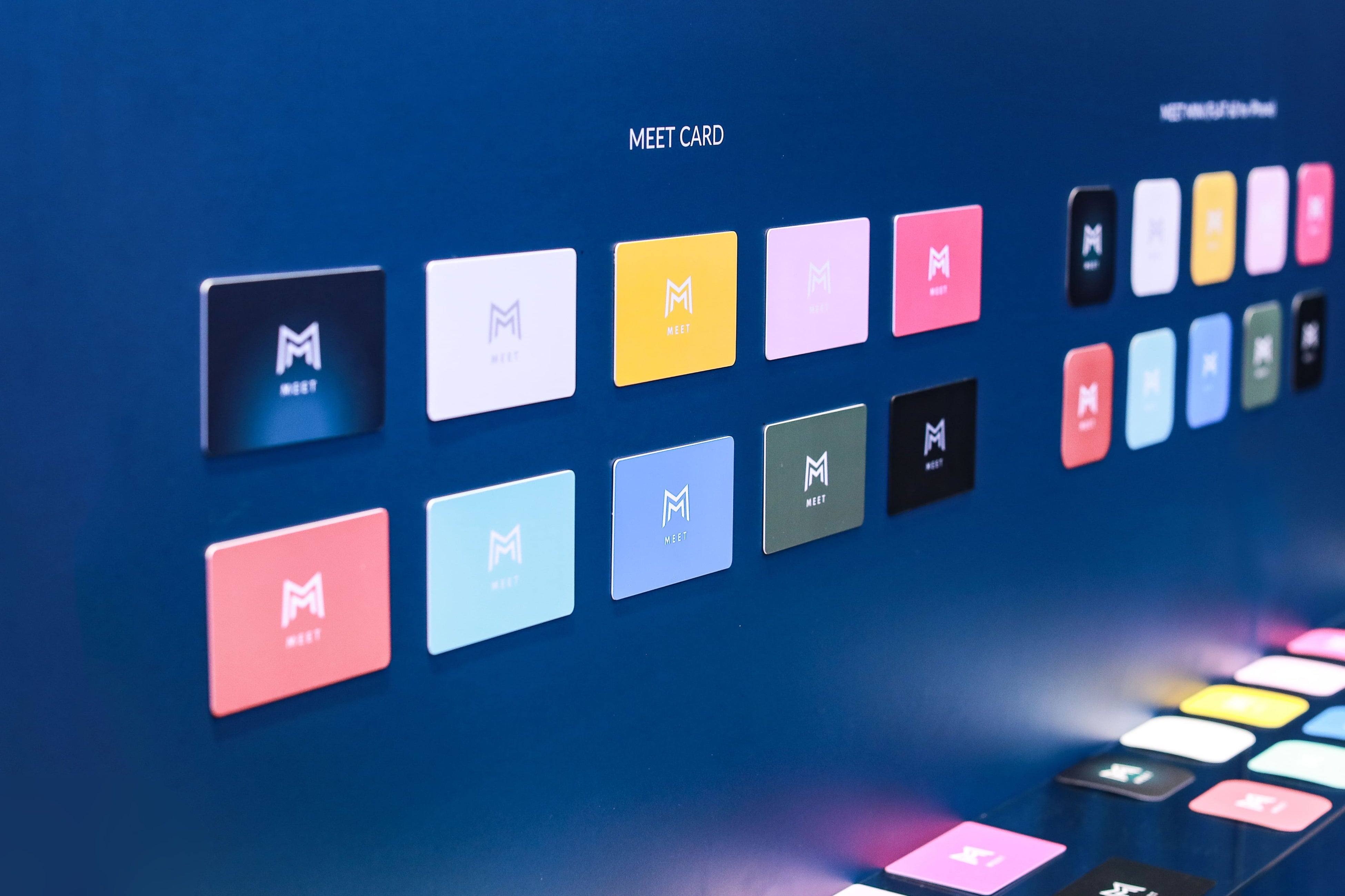 豊富なカラーバリエーションのMEET CARD