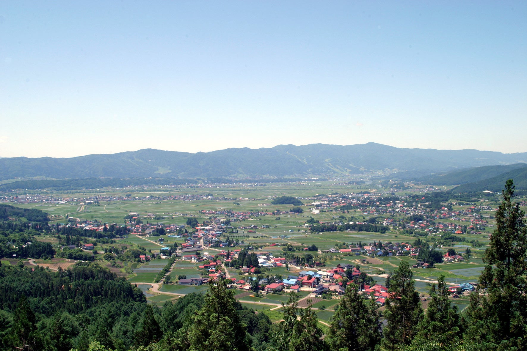 村のシンボル高社山から見た木島平村