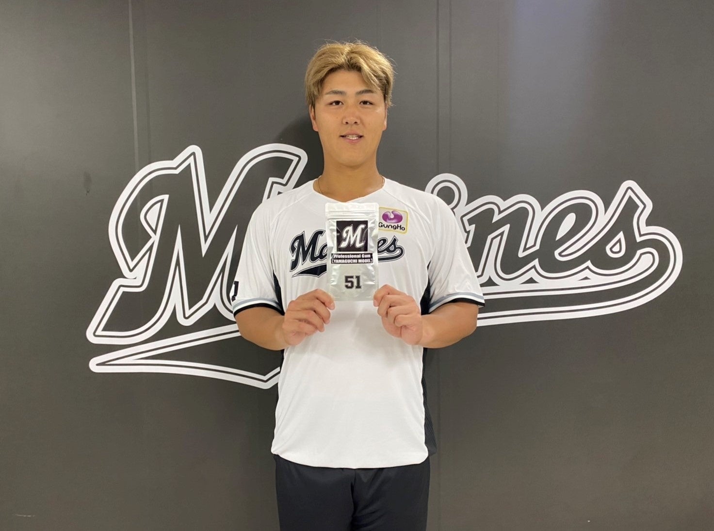 山口選手と22年度作成済みプロフェッショナルガム