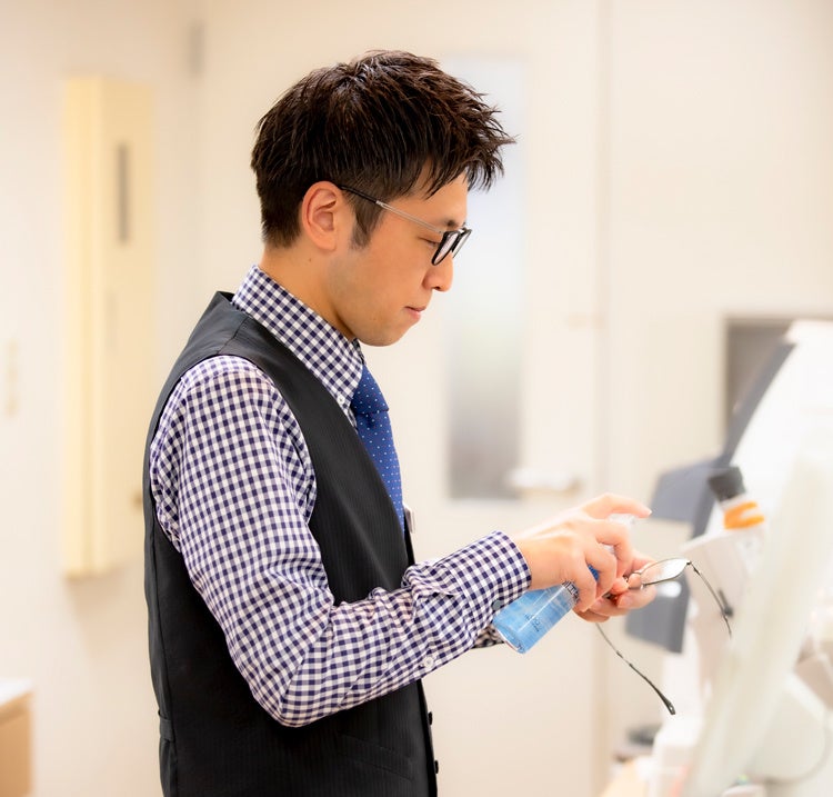 次亜塩素酸水（弱酸性）を全体に噴霧して除菌