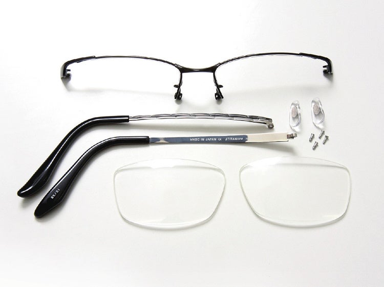 メガネの全てのネジを外して分解します。