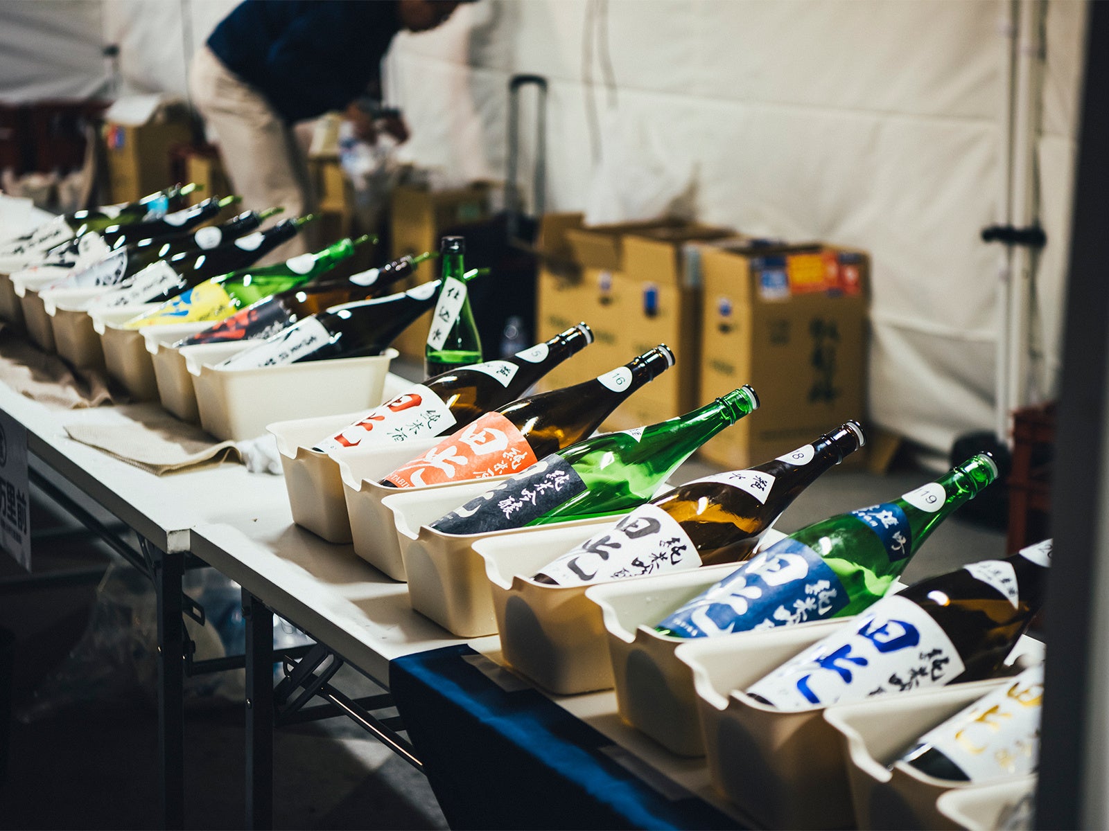 ずらりと日本酒が並ぶ様子は圧巻