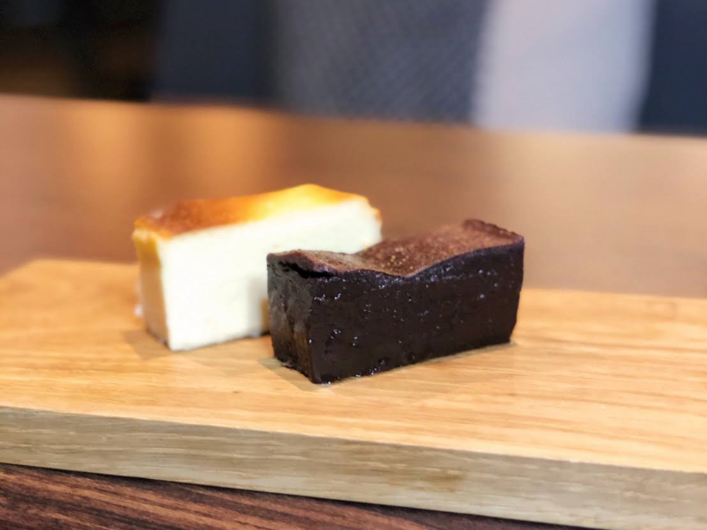 SAKEスイーツ（酒粕ベイクドチーズケーキとむぎ焼酎のチョコテリーヌ）