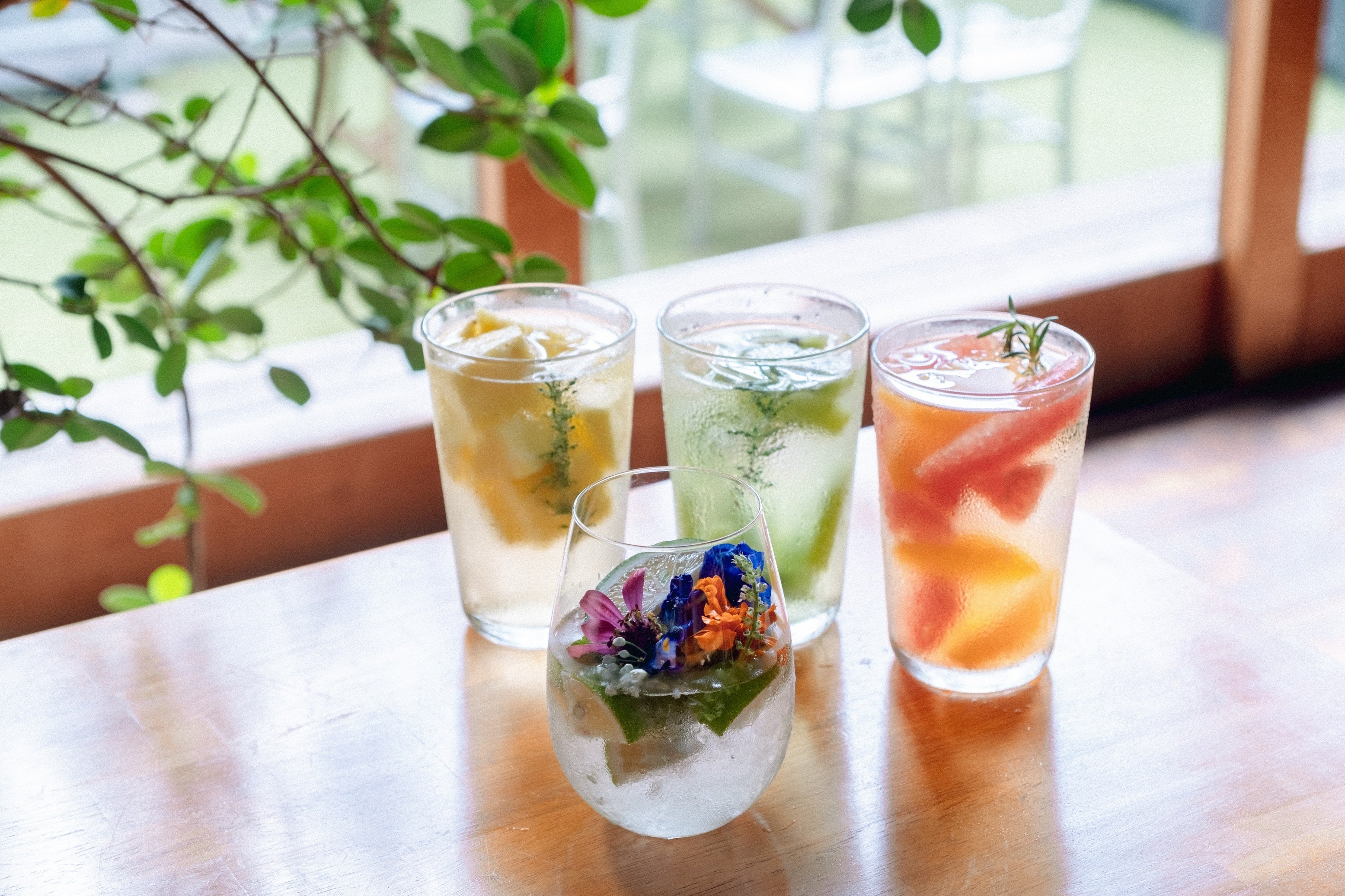 豊後高田産フラワーモヒート＆フルーツサワー（杵築のレモンや、豊後大野のキウイ、天ケ瀬のぶどうなど県産フルーツたっぷり）