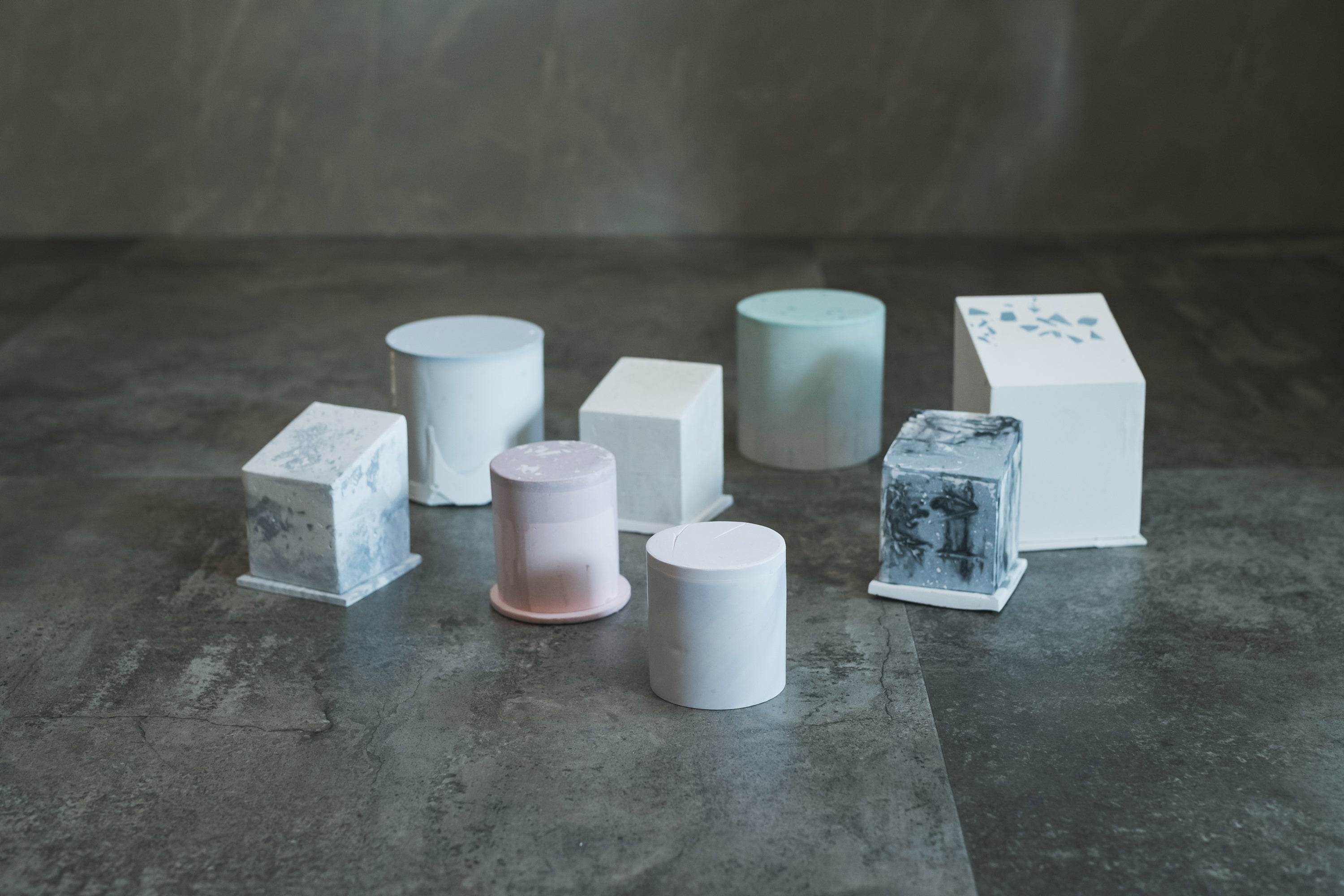 リビングに馴染む骨壷カバーKoss(コス)