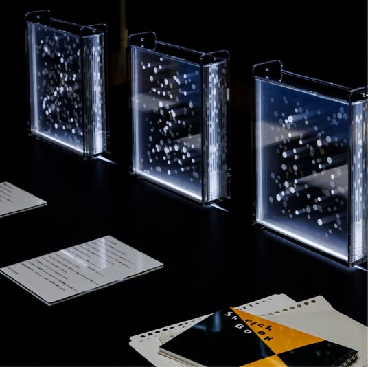 アップサイクルブランド「SHITSURAE」初のアートエキシビションとなる5.5周年記念イベント「記憶と、足跡。」を開催。 アップサイクルブランド「SHITSURAE」初のアートエキシビションとなる5.5周年記念イベント「記憶と、足跡。」を開催。