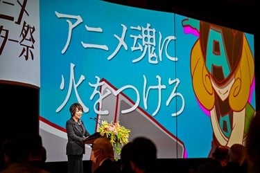 登壇した山﨑久留美理事長