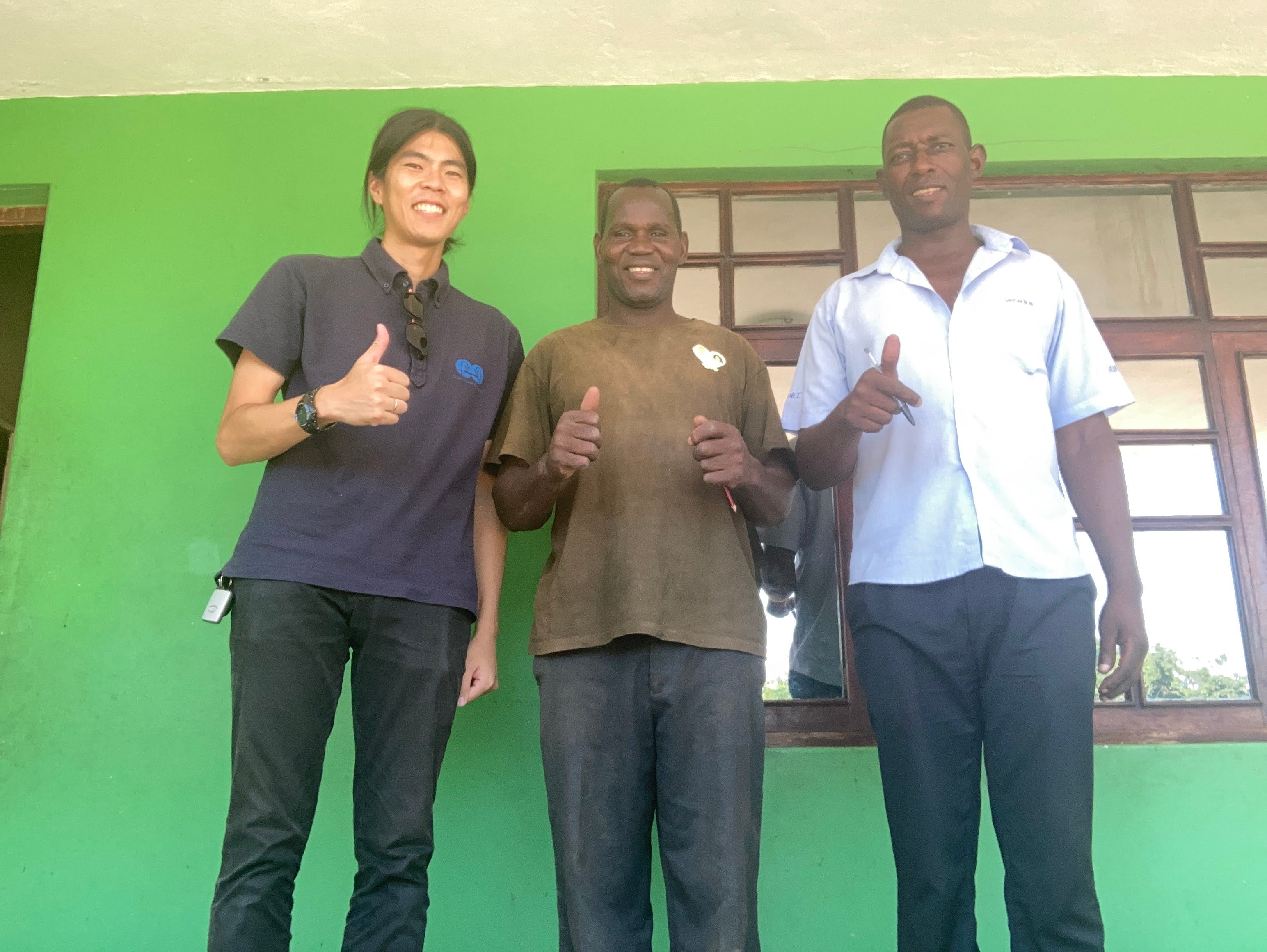 安井理事（写真左）と会長のアルフレッド氏（写真中央）と副会長のカルロス氏（写真右）