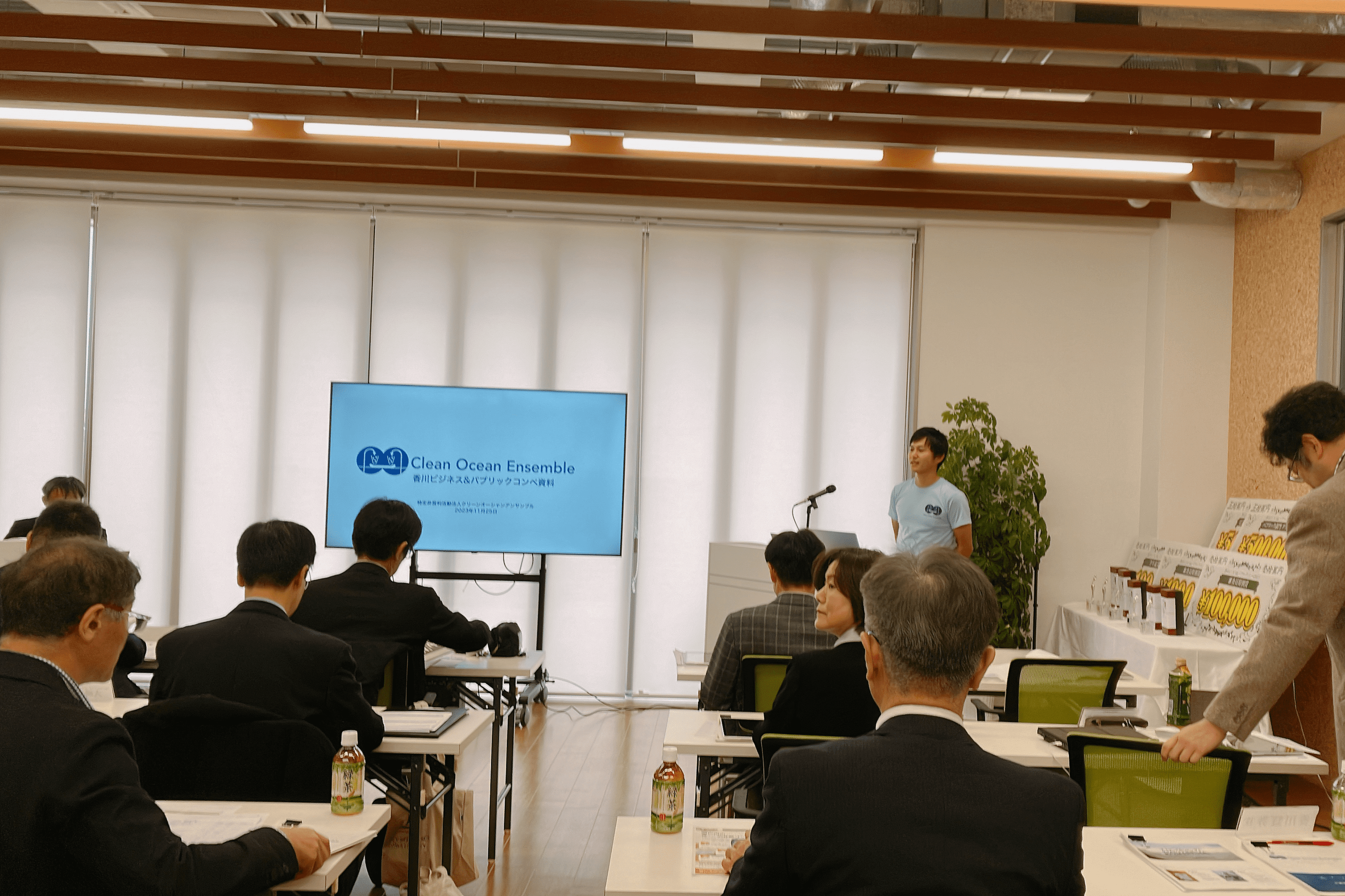 最終審査会にてプレゼンする江川代表理事