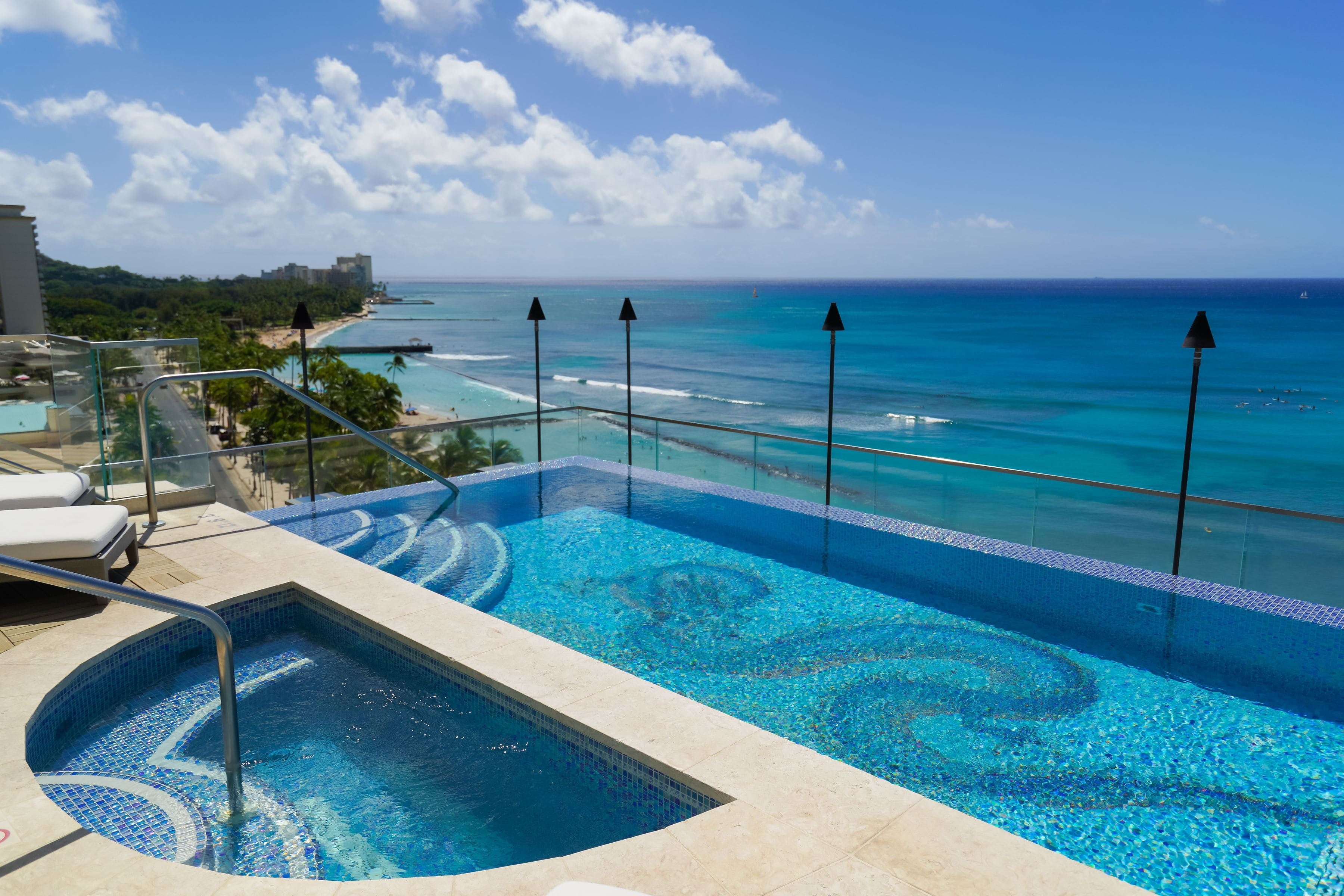 ＜インフィニティプール＞