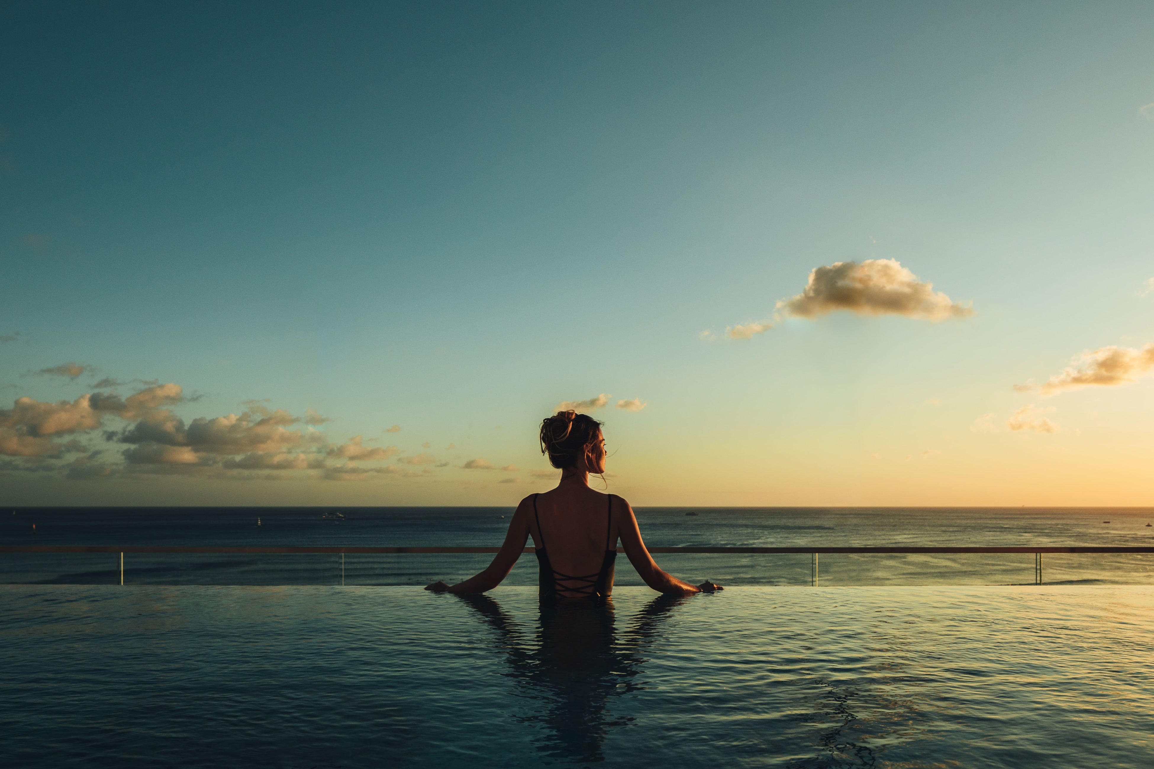 ＜インフィニティプール＞