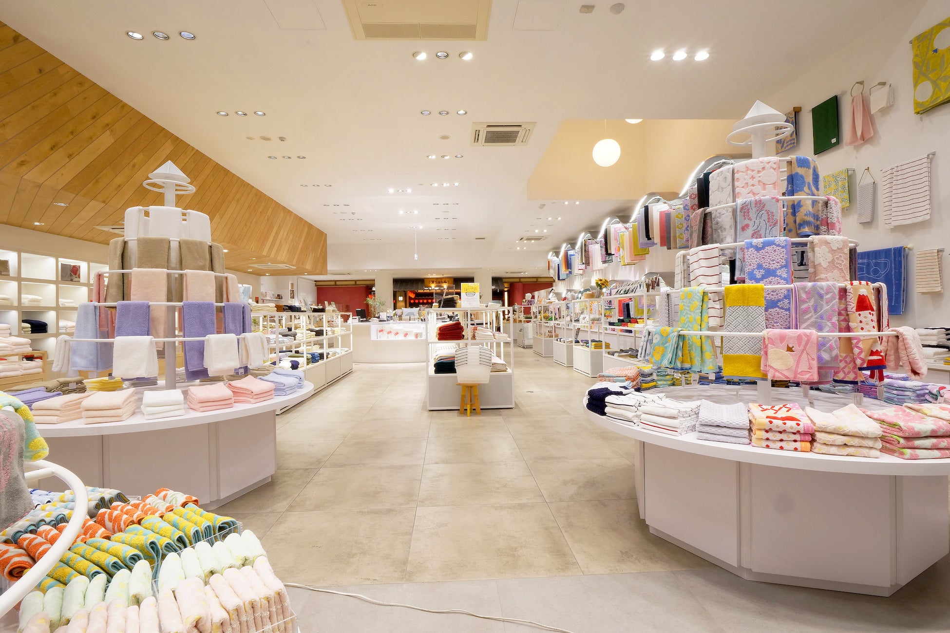 日本最大級の今治タオルの品揃え!道後温泉すぐのタオル専門店「伊織 本店」が11月1日(火)に増床リニューアルオープン! | 株式会社伊織の ...