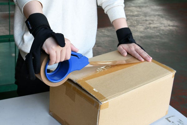 リストバンド固定で手袋を無くさない