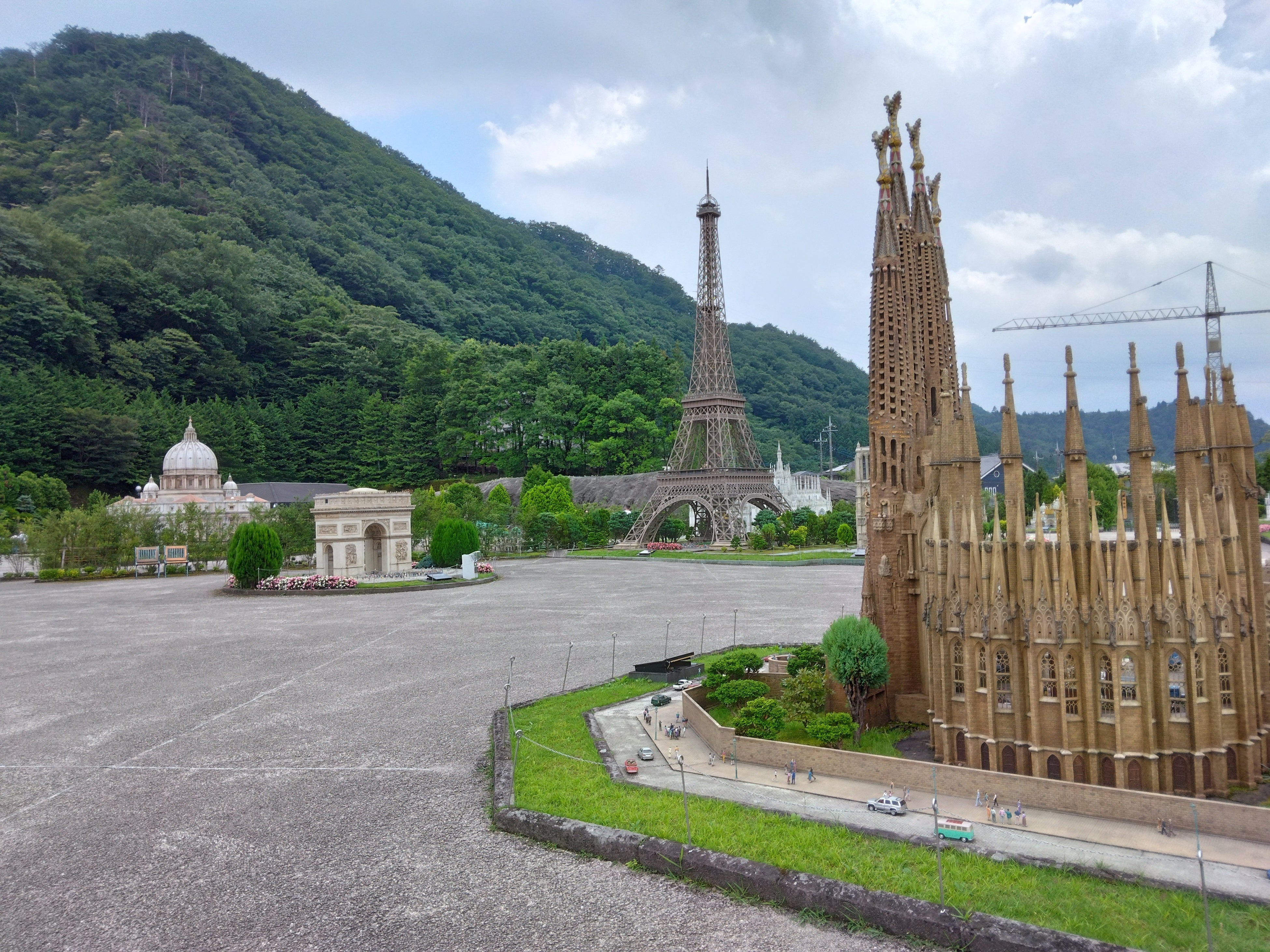 ③ヨーロッパゾーン（凱旋門付近）