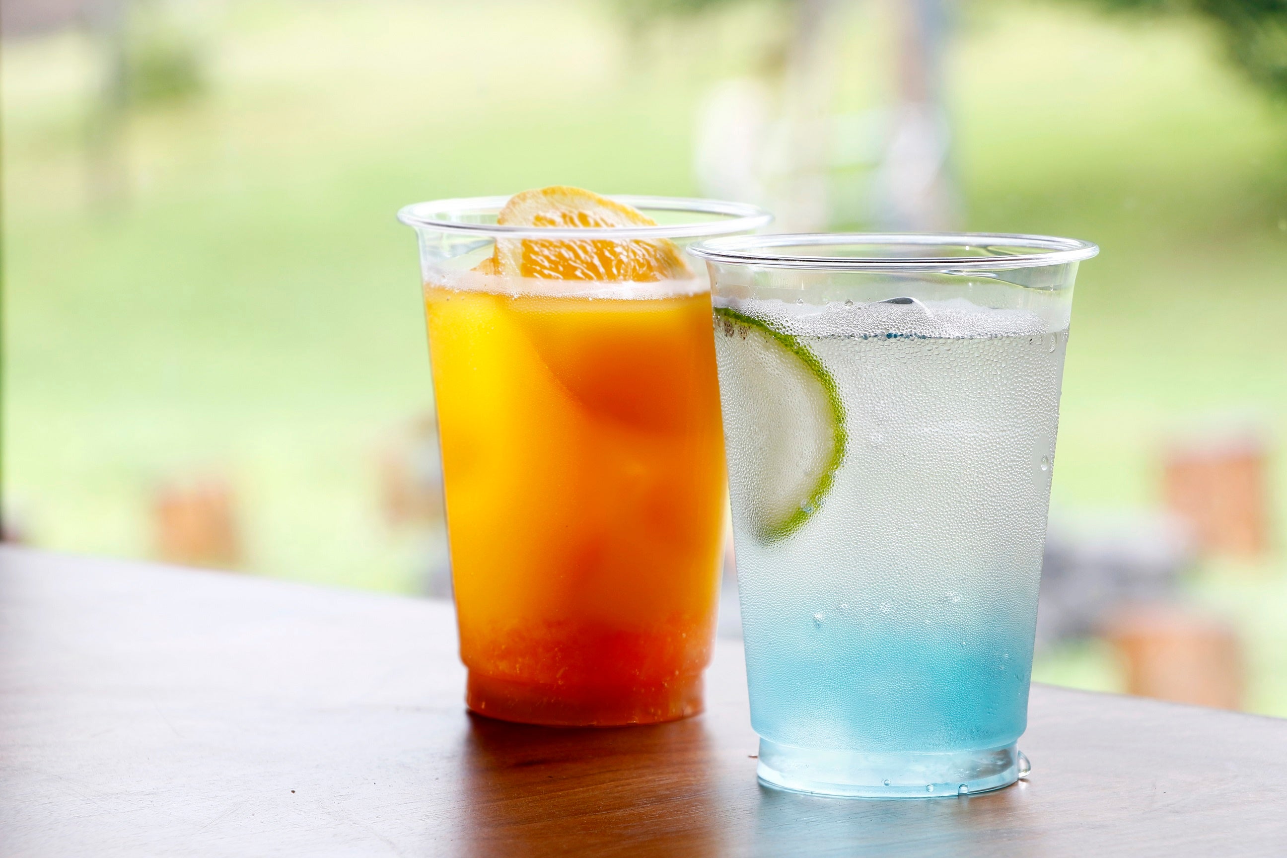 TENGOKU DRINK（左：夕暮れ／右：空）各500円