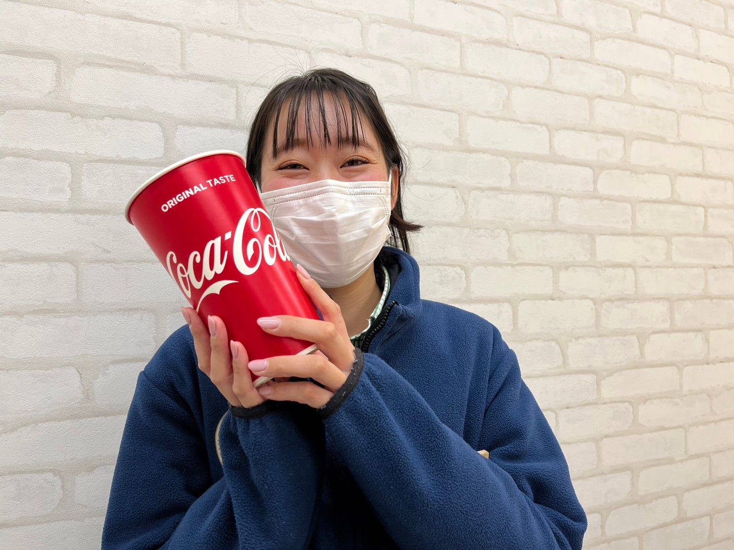 ソフトドリンクは顔よりも大きいコップで、なんと通常の倍サイズ!