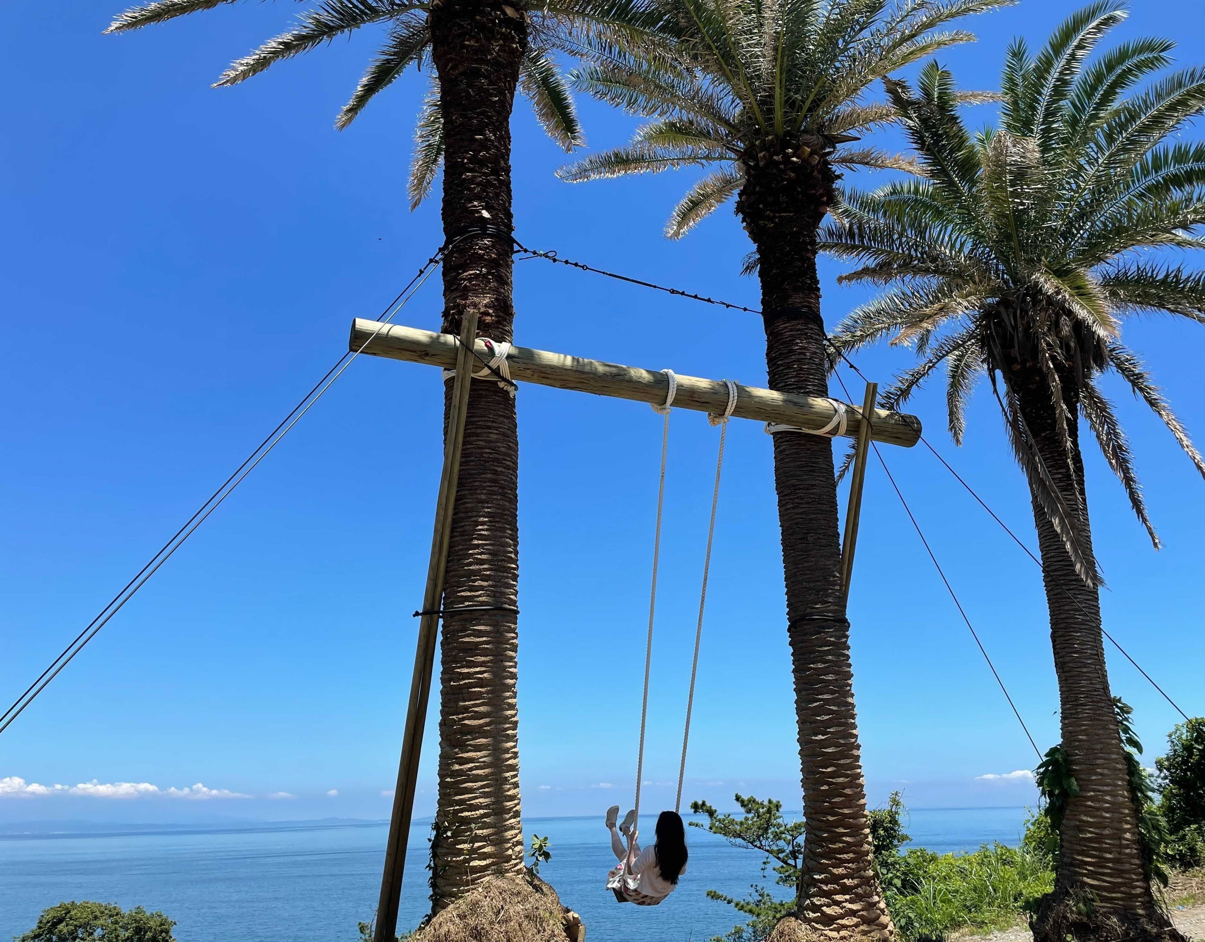 PICA初島「R-Asia」内 「空と海とブランコ」