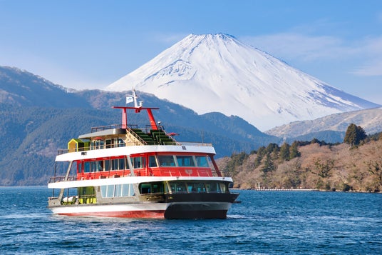 箱根・芦ノ湖 “動く茶室”でお点前体験「箱根遊船 大茶会・テーブル茶道」3月28日(土)、29日(日)開催 箱根・芦ノ湖 “動く茶室”でお点前体験「箱根遊船 大茶会・テーブル茶道」3月28日(土)、29日(日)開催