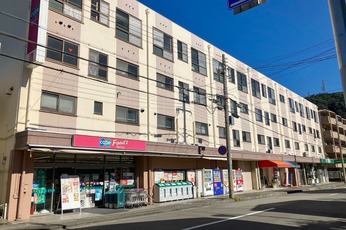 「コープこうべ」店舗上の、コープこうべ旧女子寮を提供していただきました。