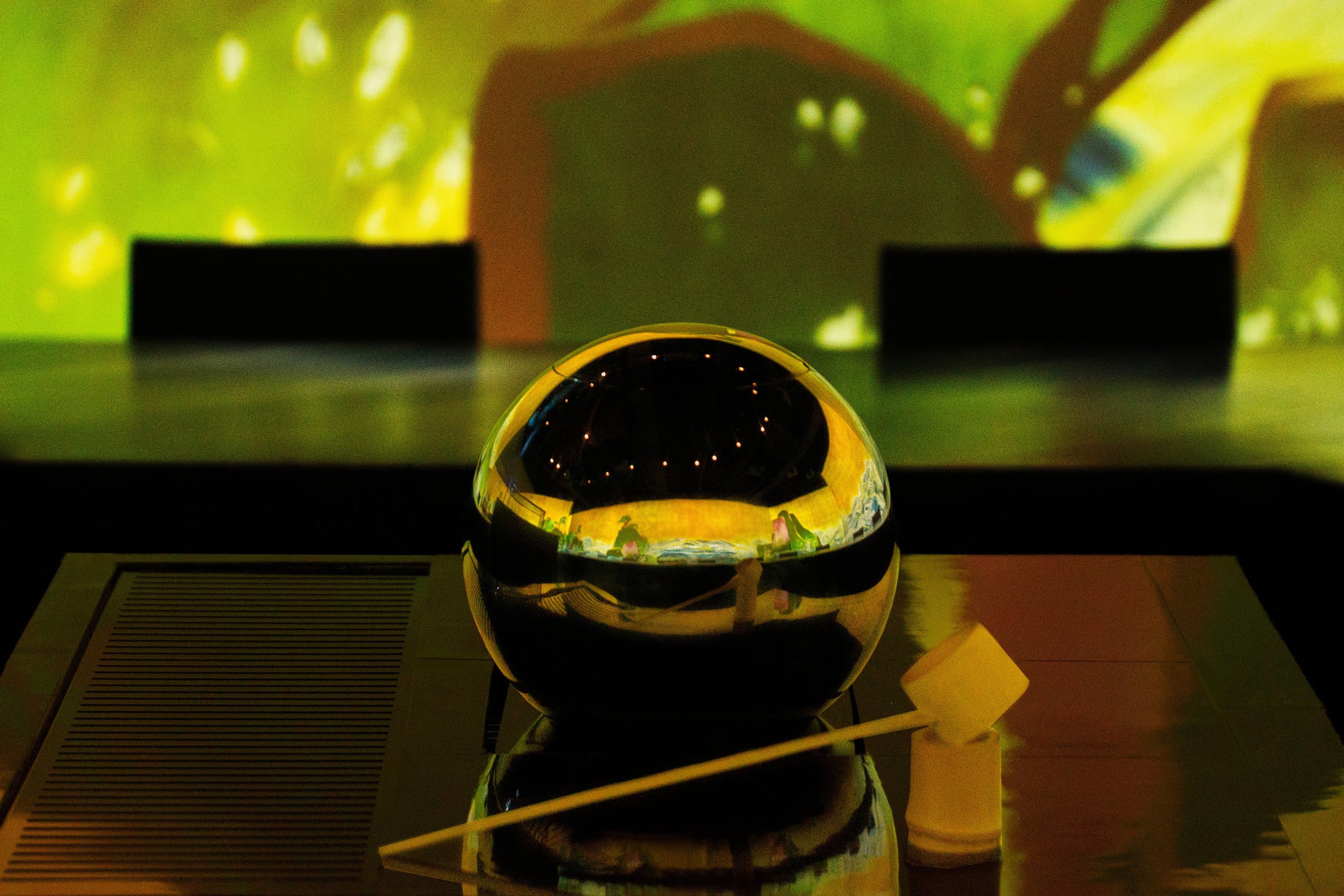 チームラボ《茶釜 虚空, 2022》 ©チームラボ