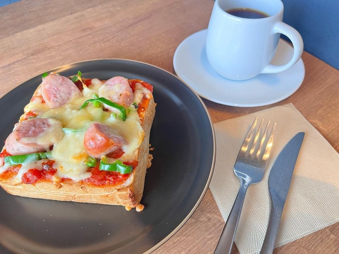 厚切りのトーストは、焼きたてをご提供