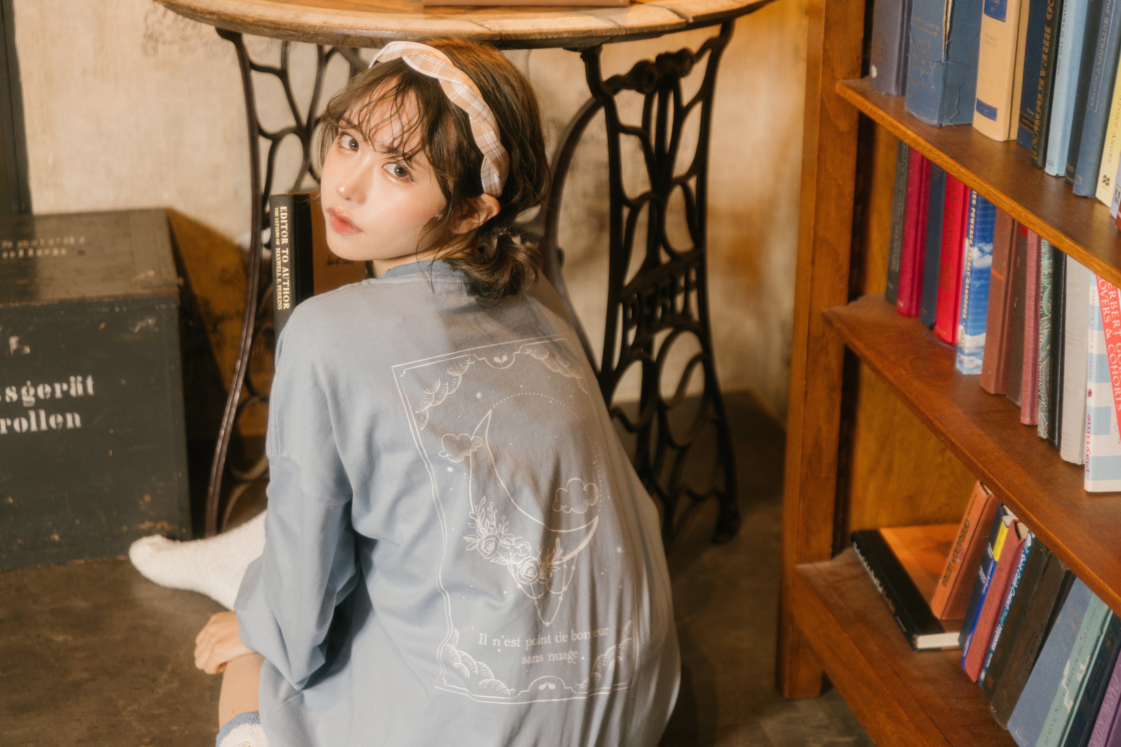 ロングスリーブTシャツ　Moon（サックスブルー）