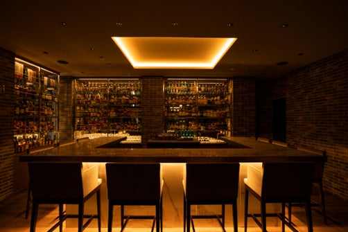 (銀座4丁目のビル最上階にある紹介制バー「THE CASK」)