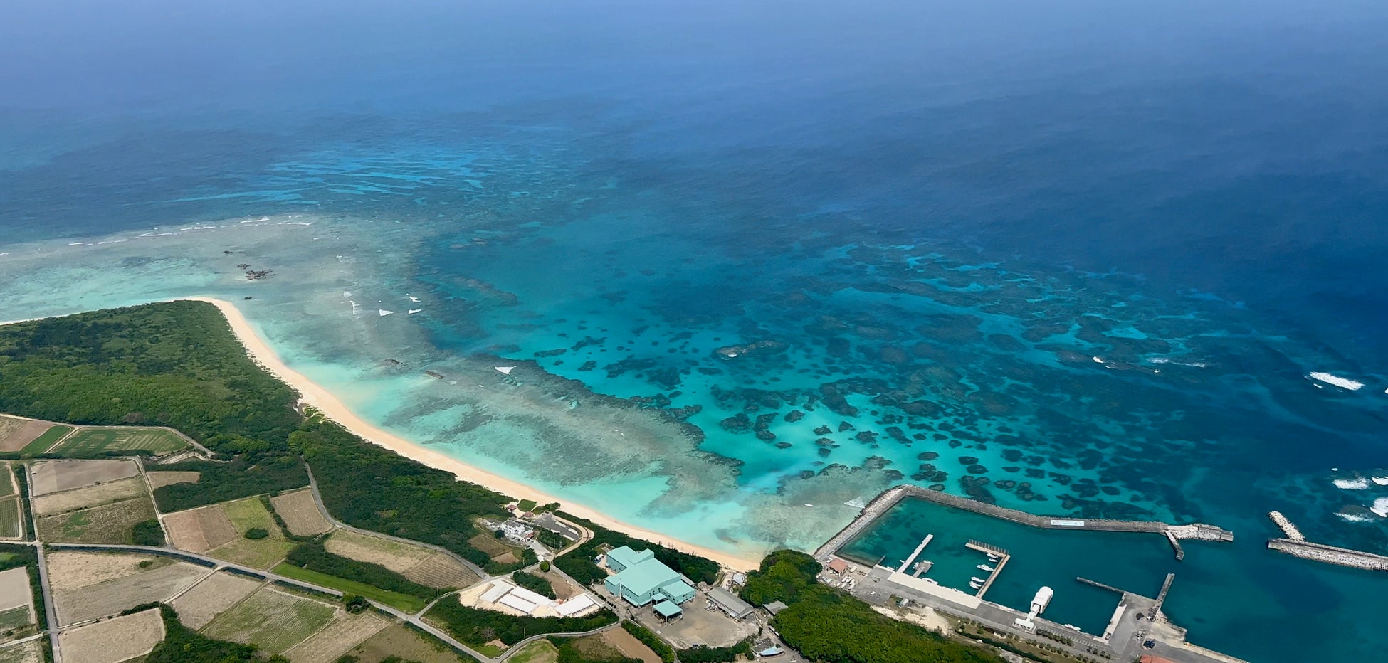 写真:波照間島・ニシ浜、撮影:Space Aviation