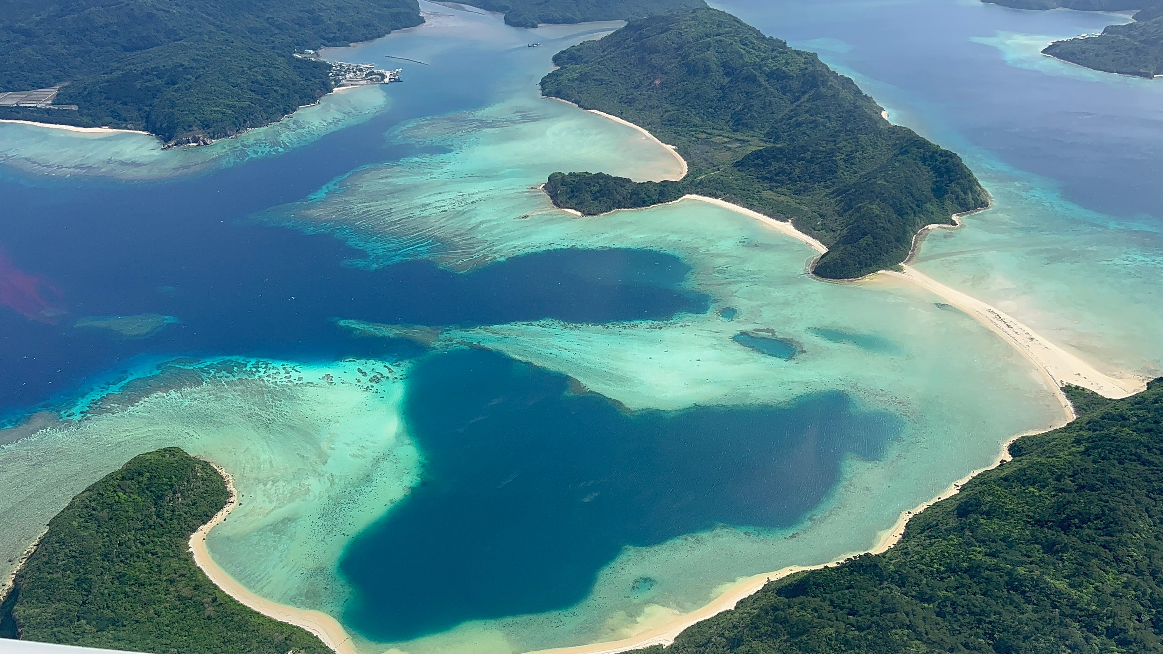西表島・外離島-内離島、撮影：Space Aviation