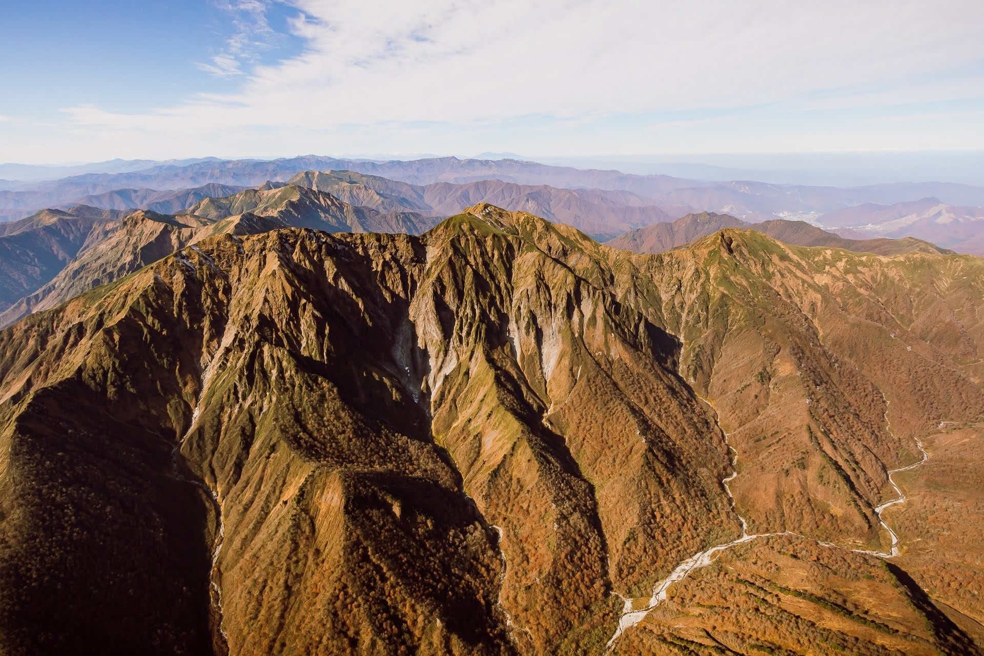 谷川岳周辺上空（撮影：Space Aviation）
