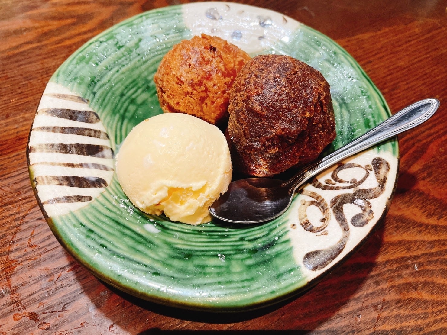 デザート　サータアンダギー バニラアイス雪塩がけ ¥390