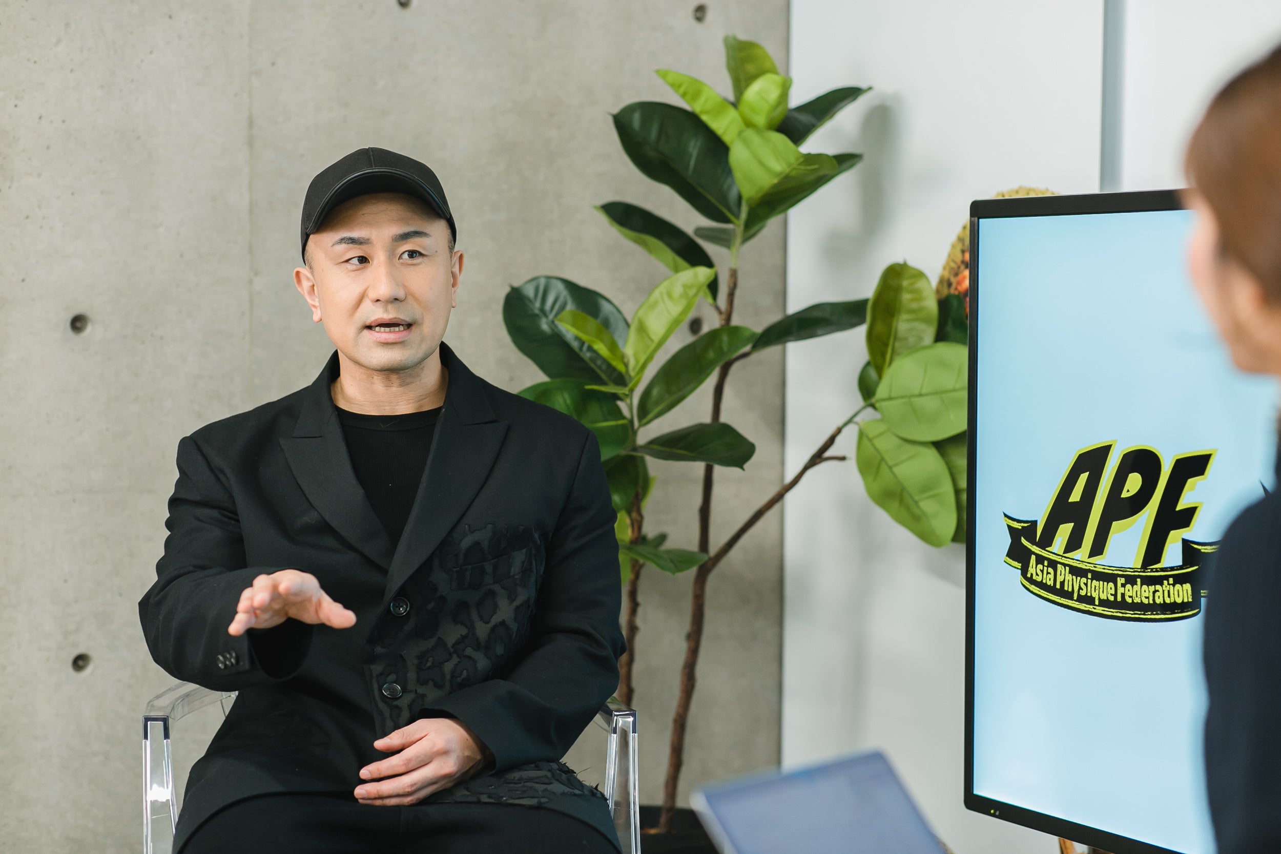 マッチョ×介護士“障害者介護施設を運営するVISIONARY