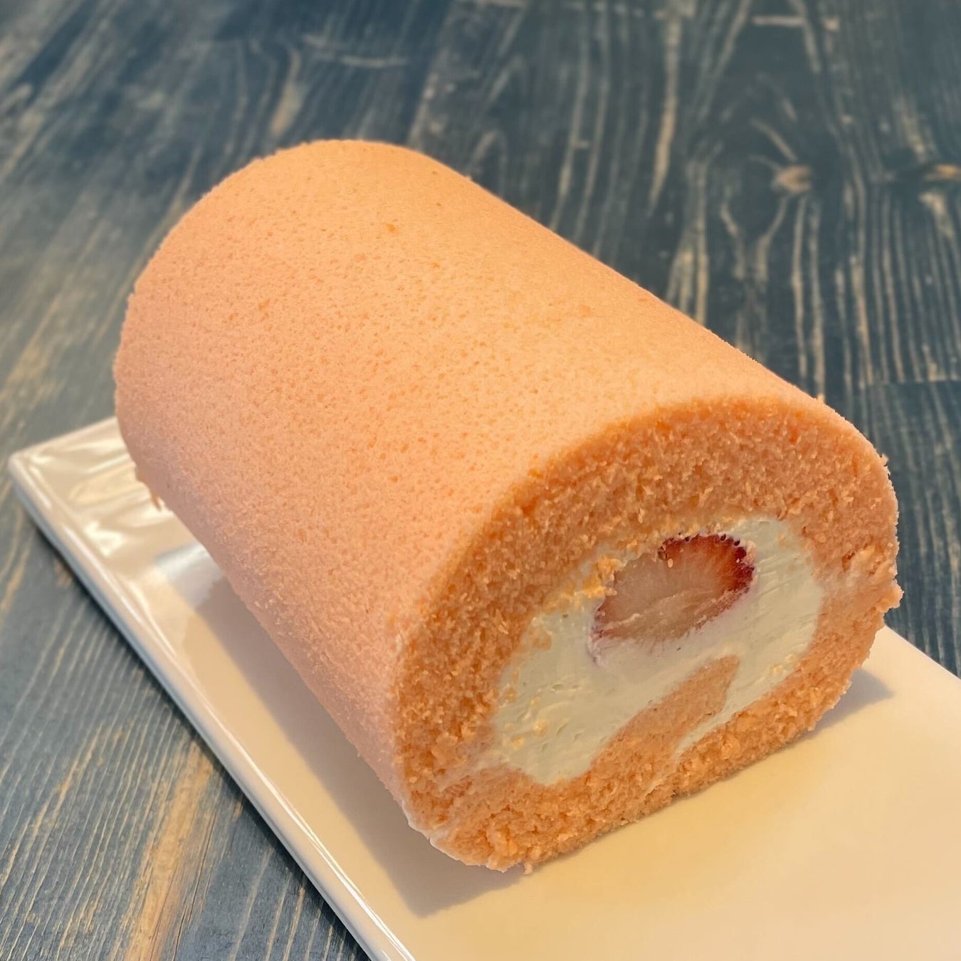 苺ロールケーキ (1500円)