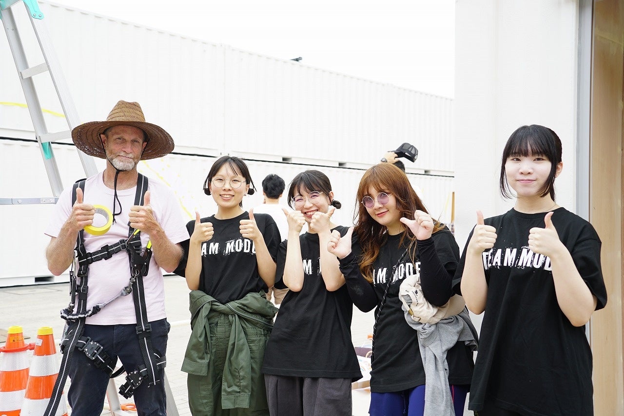 モード学園がGREENROOM FESTIVALで海外アーティストの大型アート作品制作をサポート モード学園がGREENROOM FESTIVALで海外アーティストの大型アート作品制作をサポート