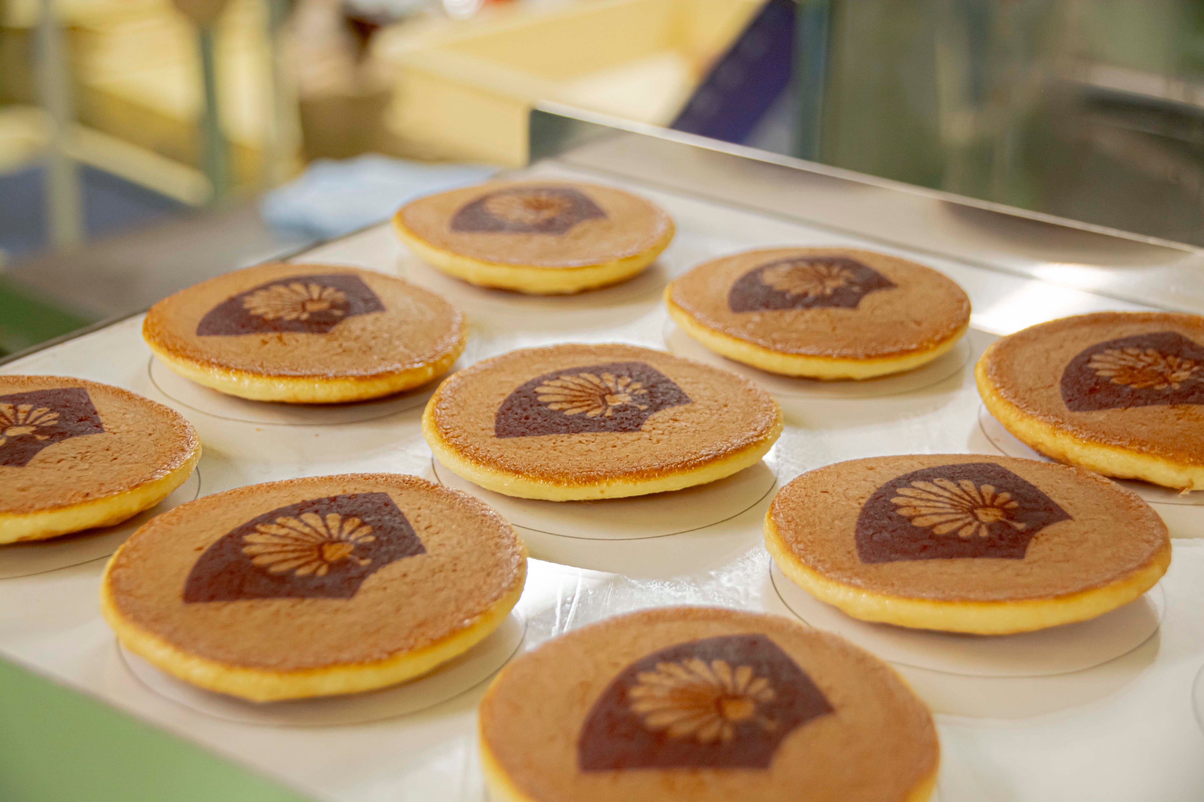 企業ロゴやメッセージをどら焼きにプリント！老舗和菓子店が作る