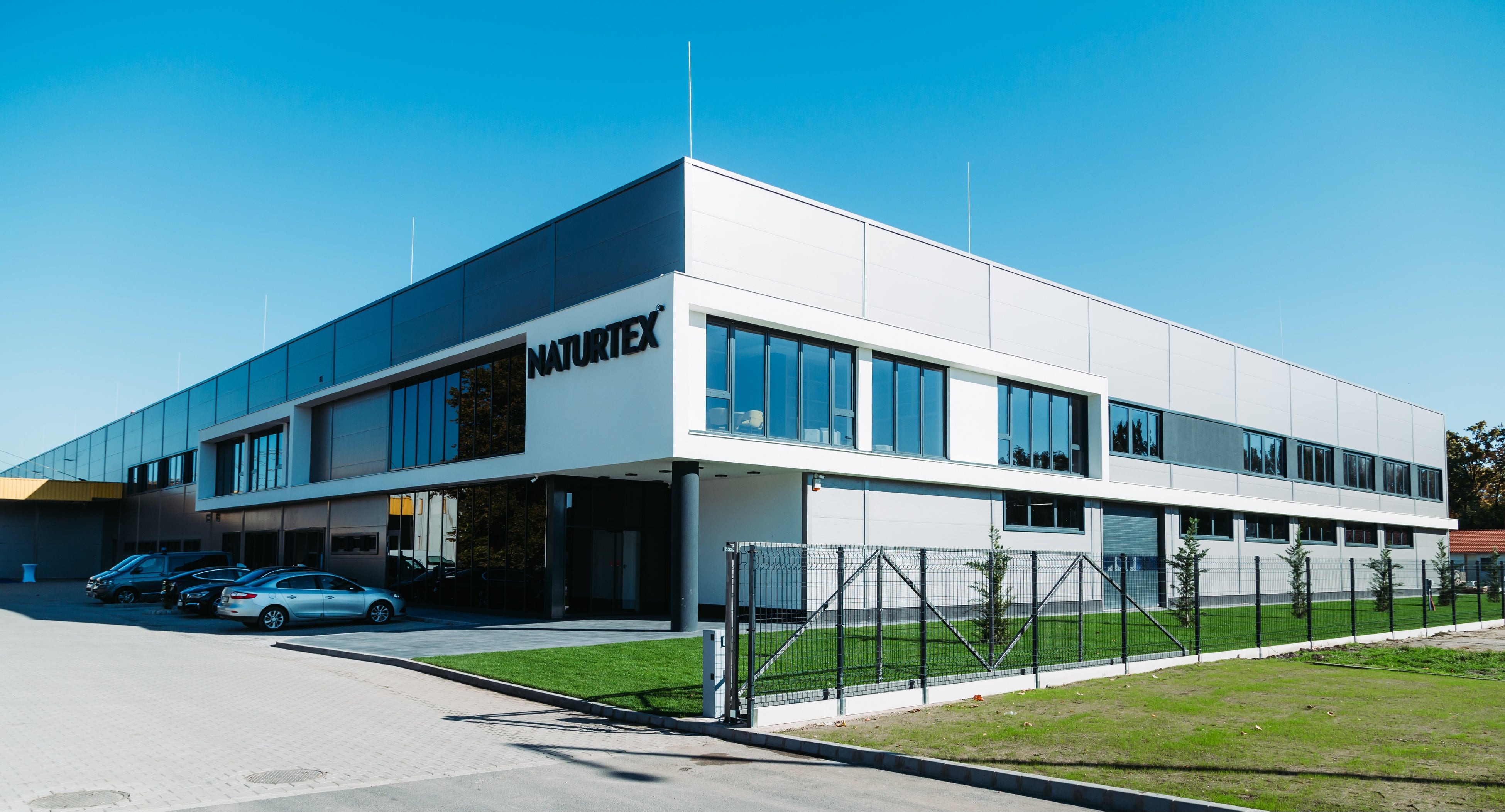 セゲド市にあるNaturtexオフィスと工場