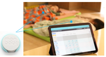 園児の衣類に“ボタン式センサー”を装着。5分間隔で記録していたチェック表への入力業務が自動化され、業務負荷の軽減につながっています。