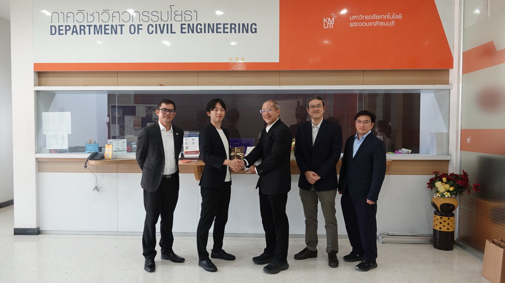 キングモンクット工科大学トンブリにて