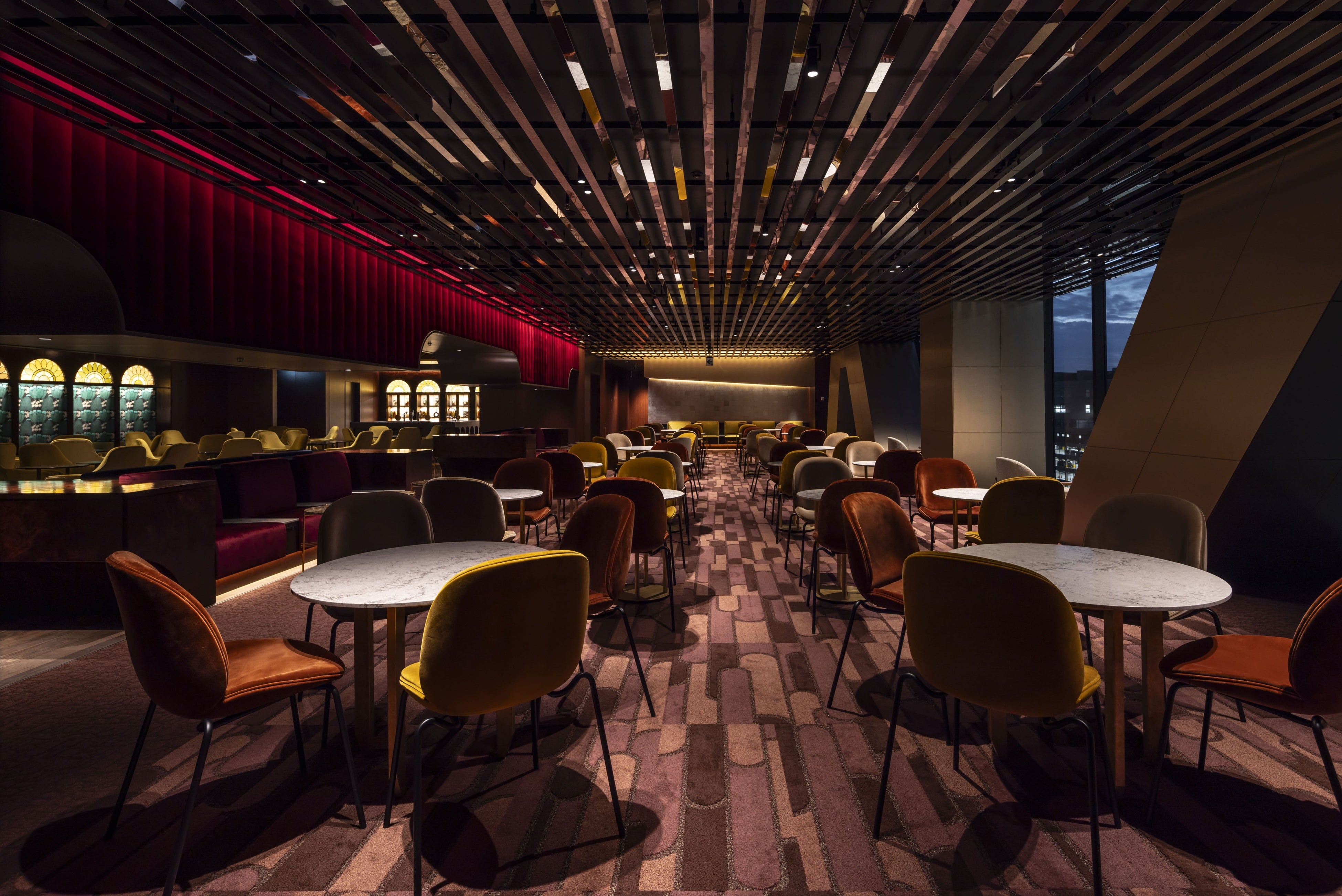 8階　ラウンジ¹⁾