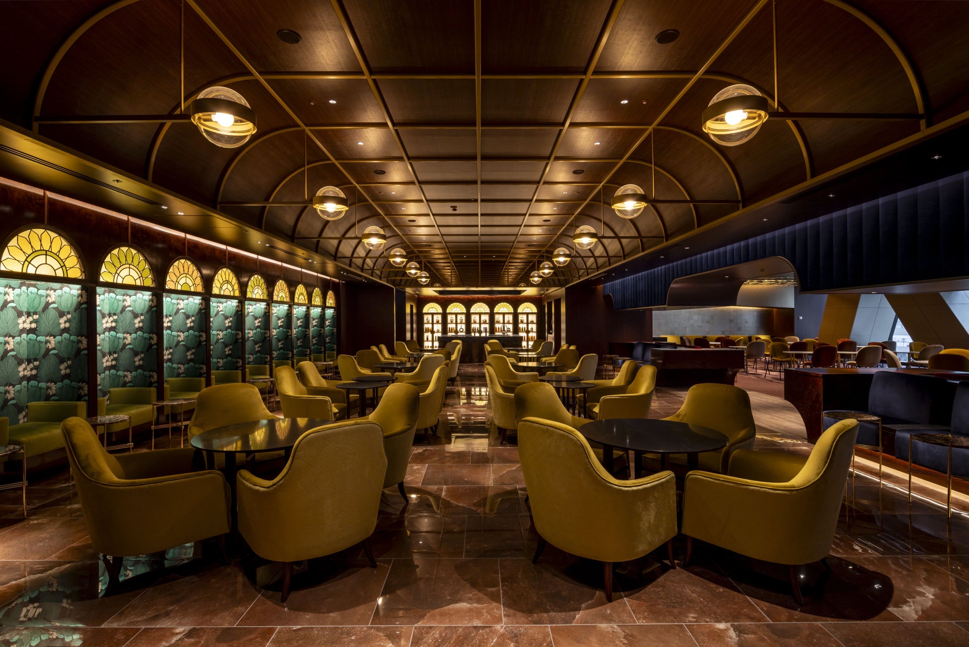 8階 ラウンジ¹⁾