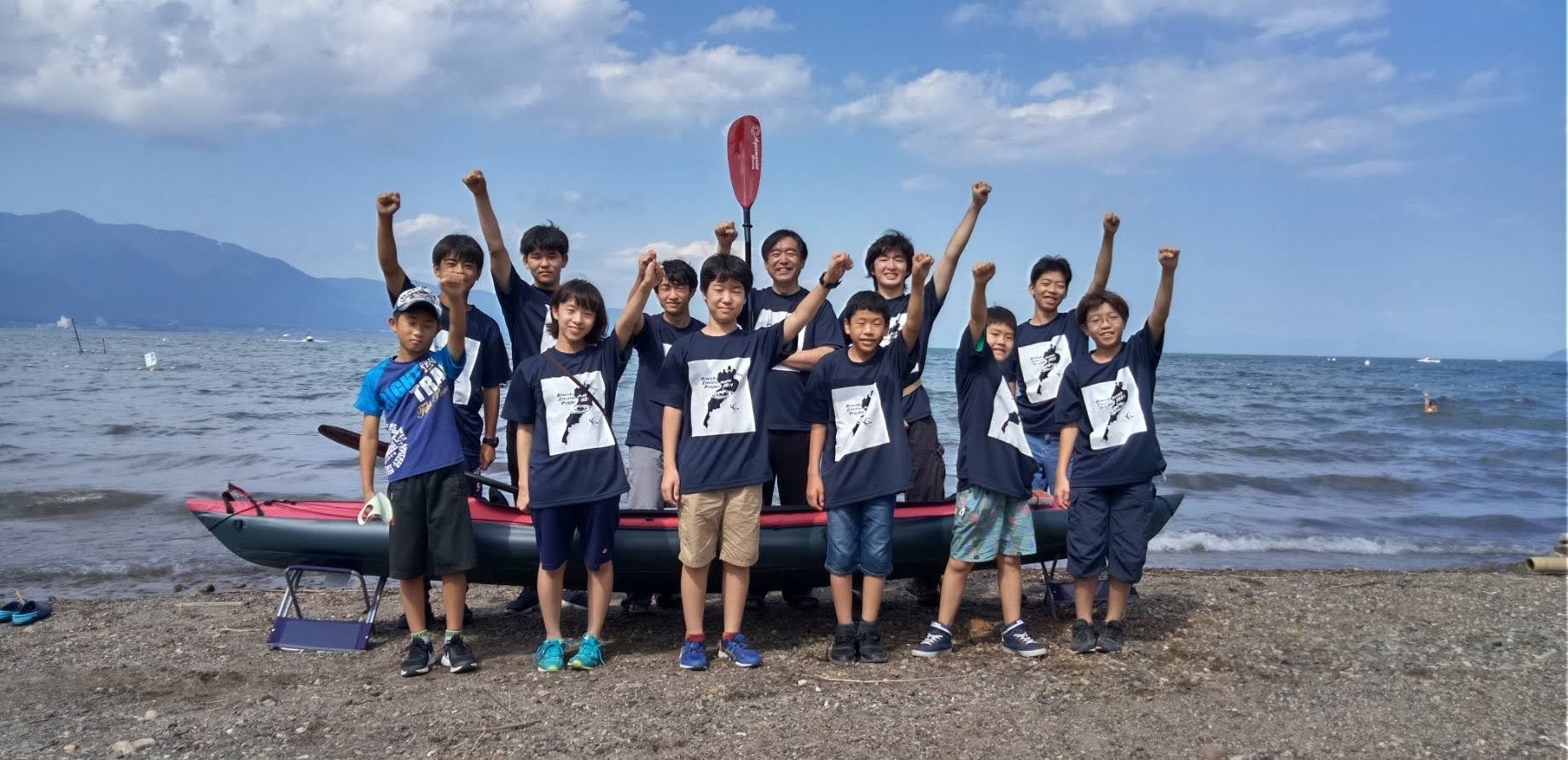 自作した観測機で収集したGPS位置情報や水温、濁度、採水装置などのデータをもとに、琵琶湖の水流や安価に製作できる潜水観測装置などの研究成果を発表。