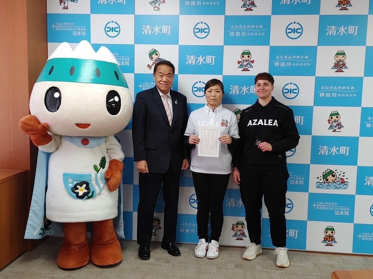 「アザレア・セブン」監督が清水町ふるさと大使に就任!自然豊かな町の魅力を世界に発信! 「アザレア・セブン」監督が清水町ふるさと大使に就任!自然豊かな町の魅力を世界に発信!