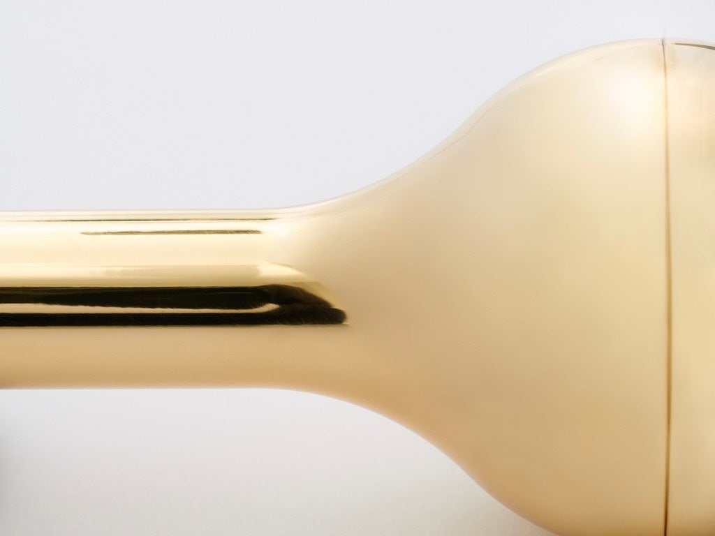 富山県高岡市で400年続く伝統産業を支える、仏具の製造工程における高度な専門技術を駆使した滑らかな曲線