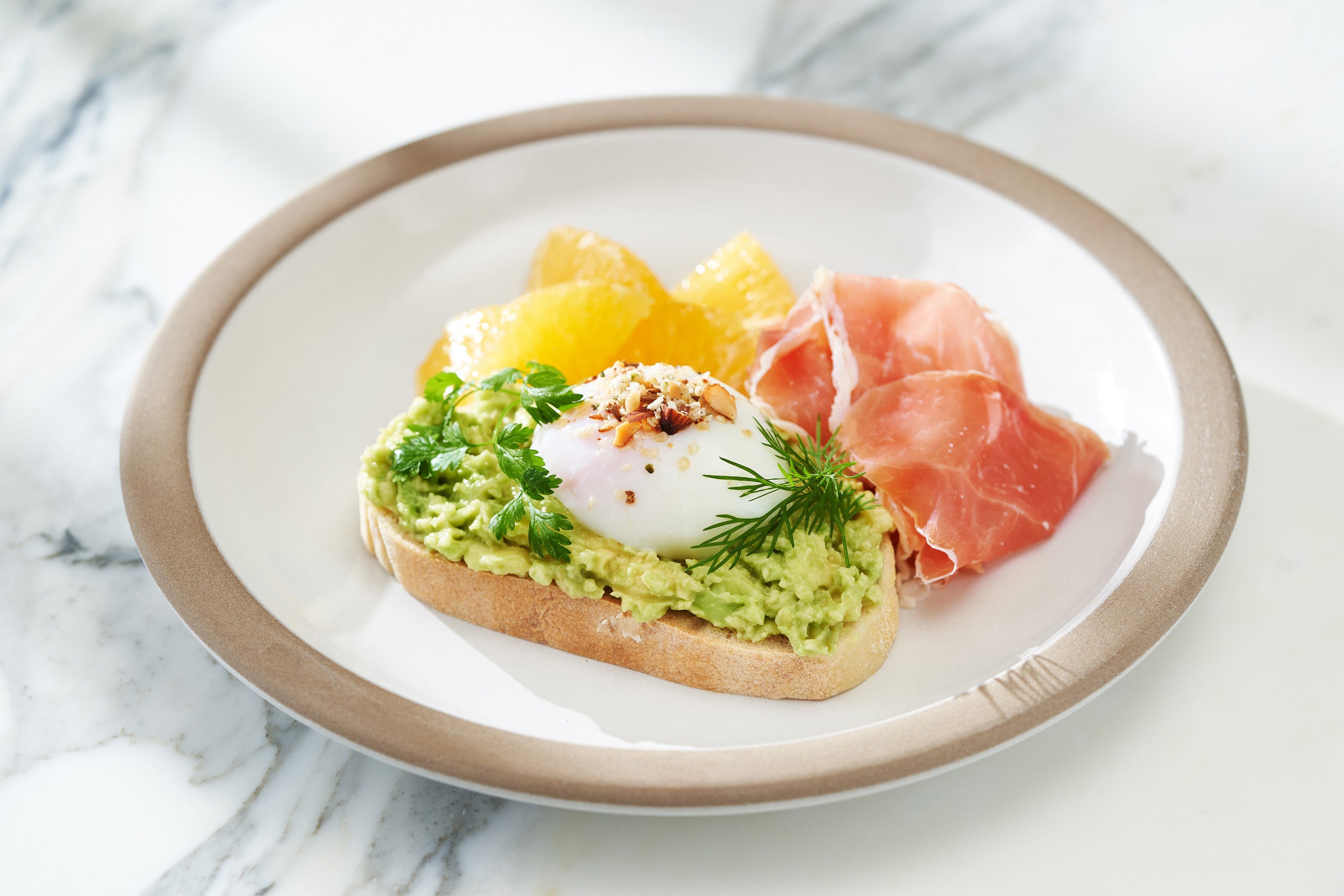 アボカドトースト 生ハム添え